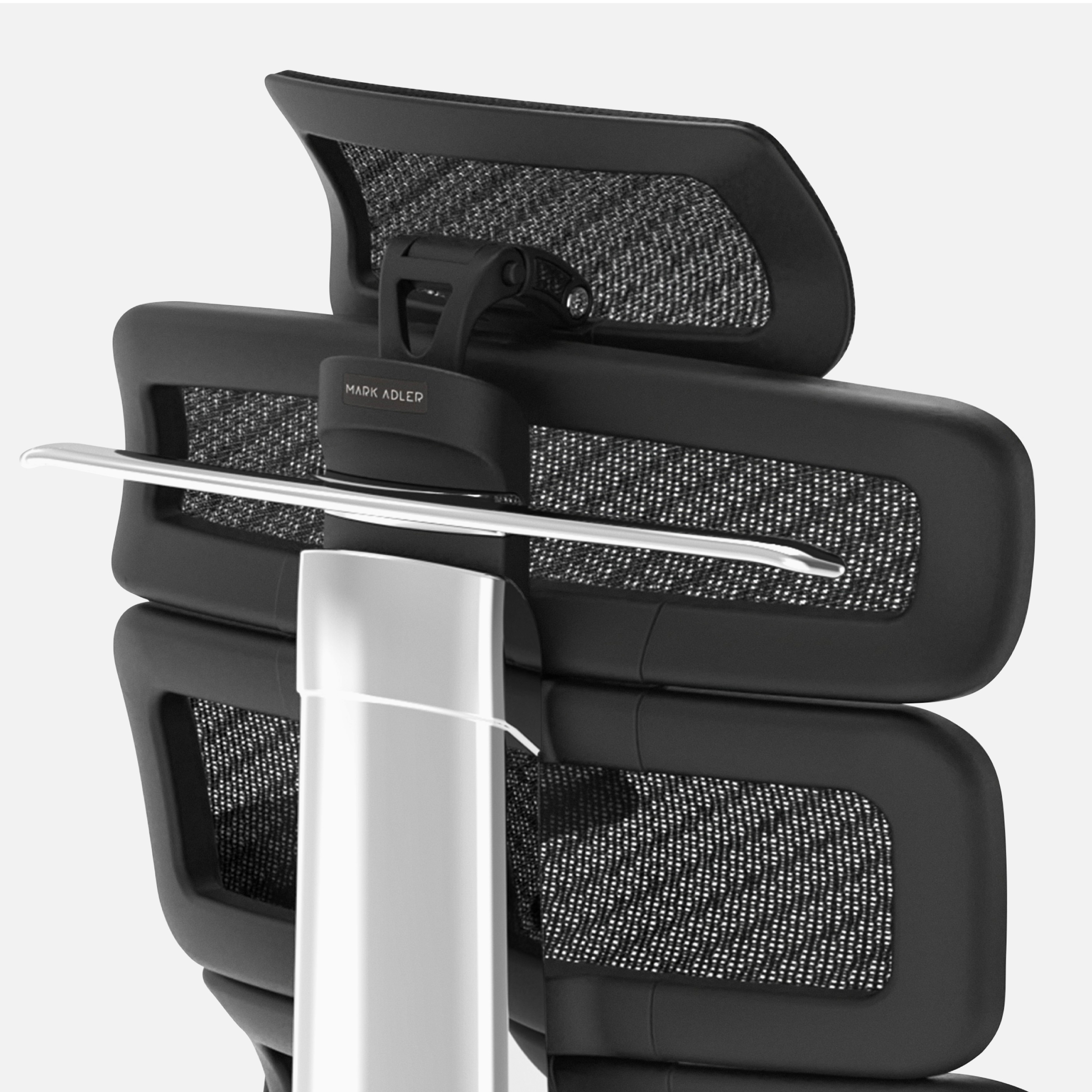 Aluminiowy wieszak na oparciu