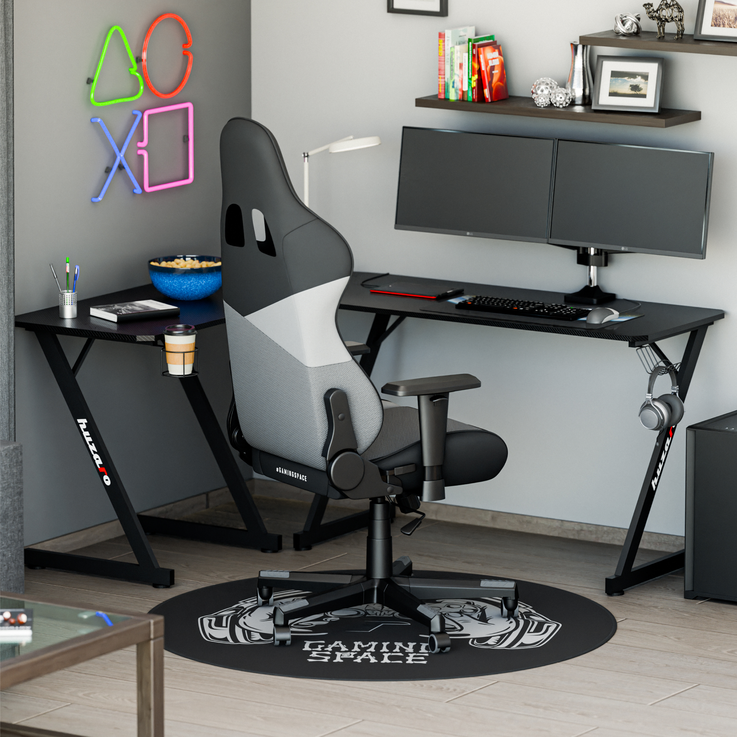 Mata przy stanowisku komputerowym